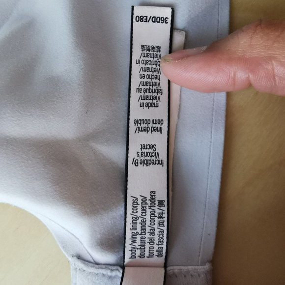 Victoria's Secret 'Incredible' Bra - Picture 2 of 2